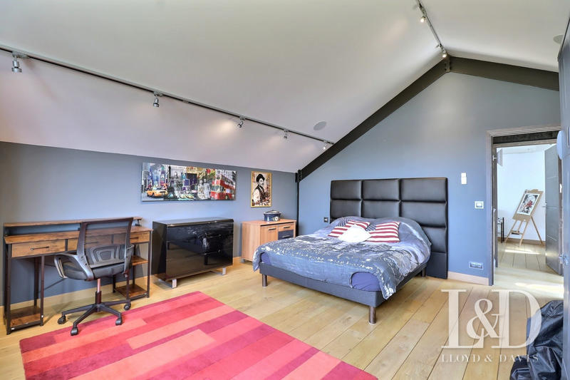 Maison - 750 m² - 14 pièces