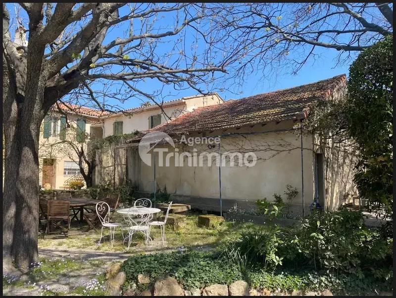 Maison - 460 m² - 12 pièces