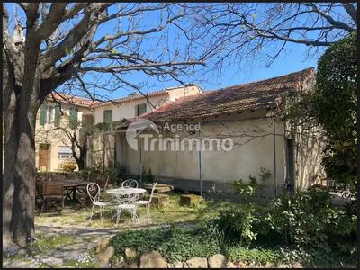 Maison - 460 m² - 12 pièces