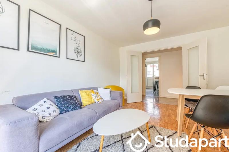 Chambre - 9 m² - 1 pièce