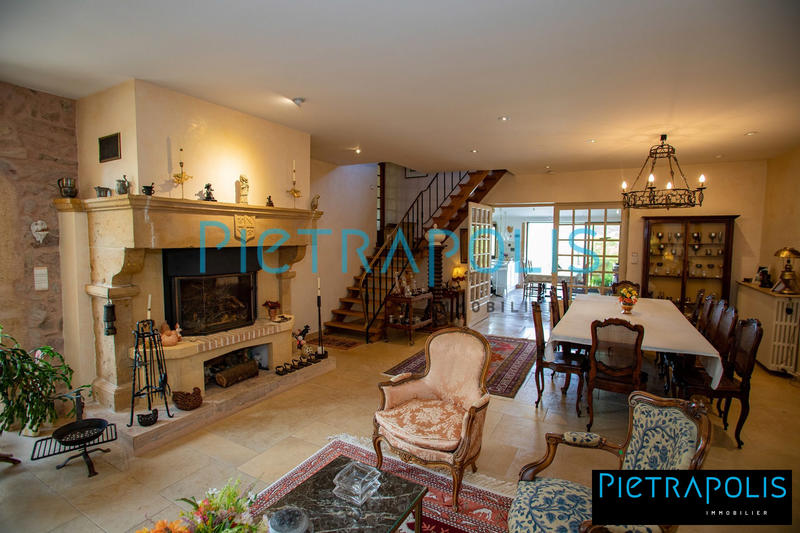 Maison ancienne - 400 m² - 16 pièces