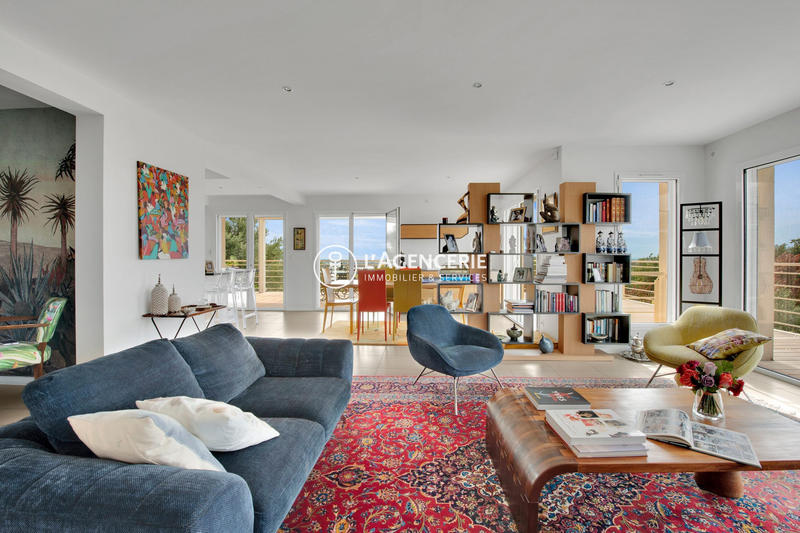 Villa - 300 m² - 9 pièces