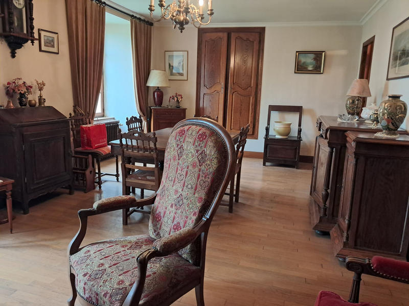 Maison - 210 m² - 8 pièces