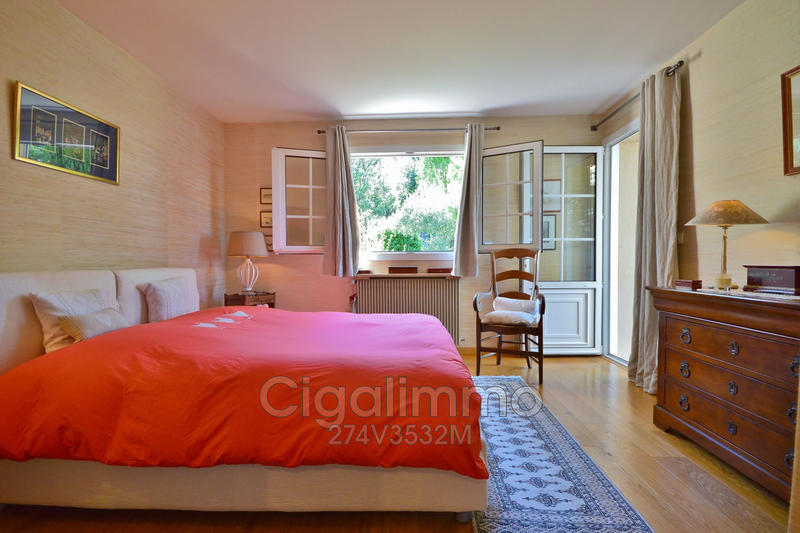 Villa - 270 m² - 9 pièces