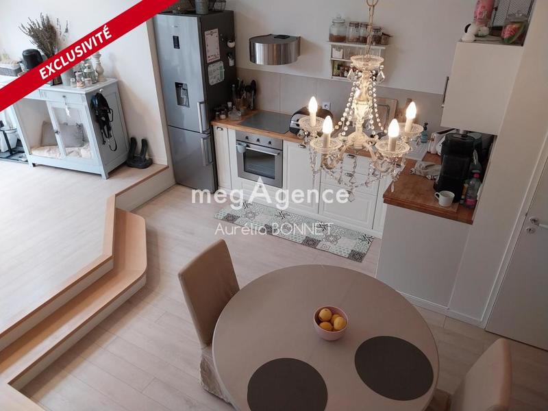 Maison - 246 m² - 9 pièces