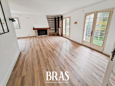 Maison - 141 m² - 8 pièces