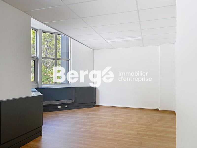 Bureau - 725 m² - 1 pièce