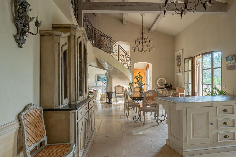 Maison - 353 m² - 8 pièces