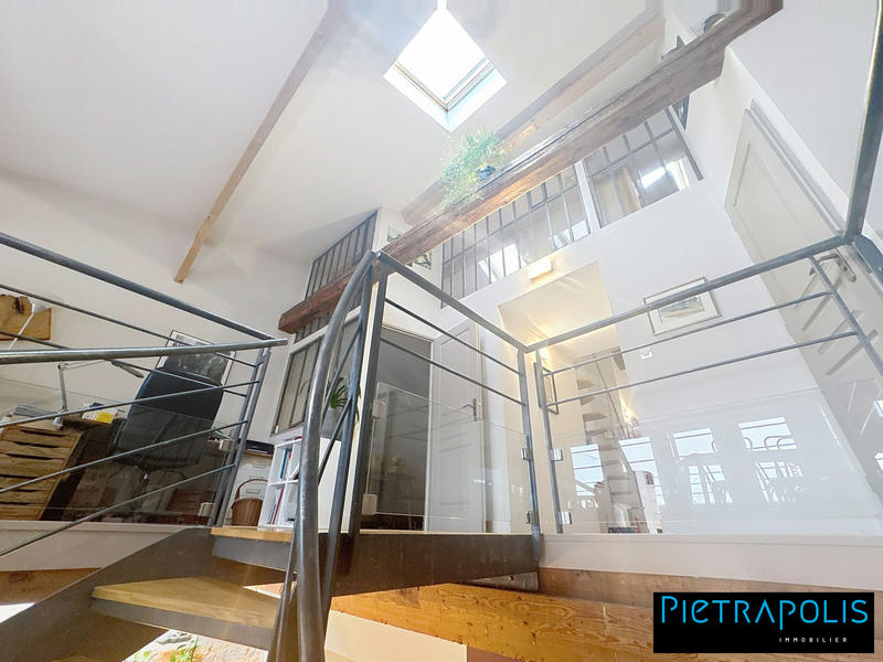 Appartement - 185 m² - 6 pièces