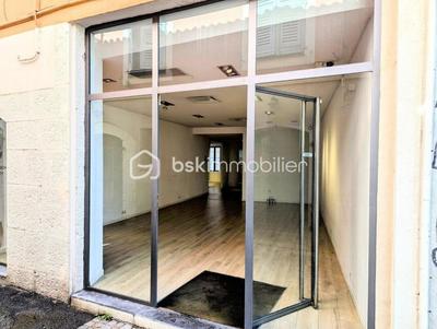 Local commercial - 120 m² - 4 pièces