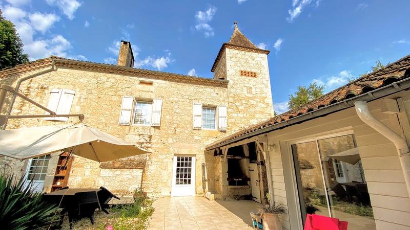 Château - 943 m² - 24 pièces