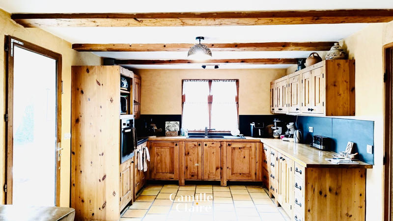 Propriété - 345 m² - 4 pièces