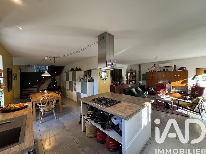 Maison - 273 m² - 11 pièces