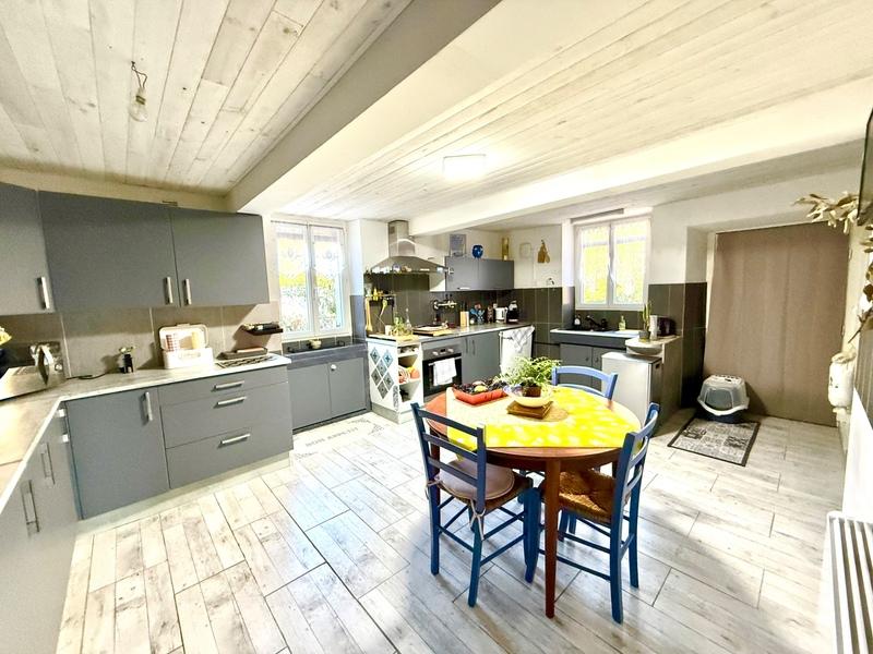 Maison - 353 m² - 12 pièces