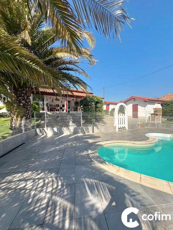 Maison traditionnelle - 194 m² - 9 pièces