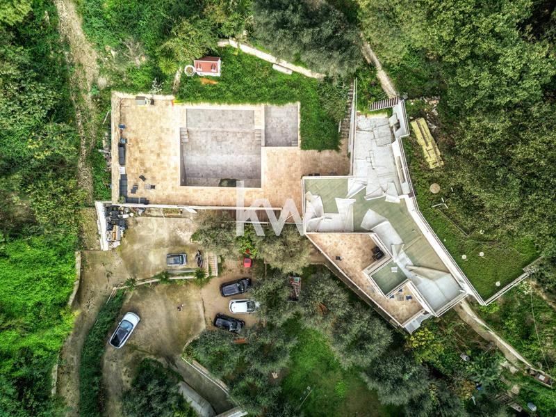 Maison - 404 m² - 10 pièces