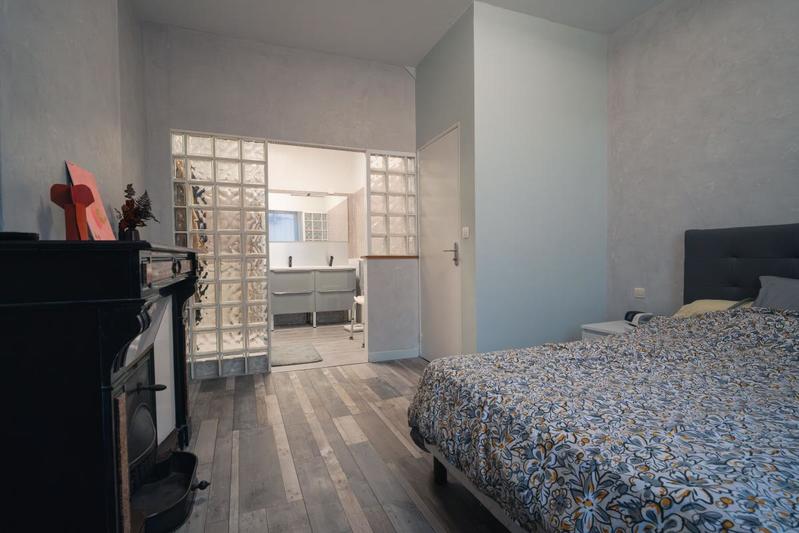 Maison - 330 m² - 9 pièces