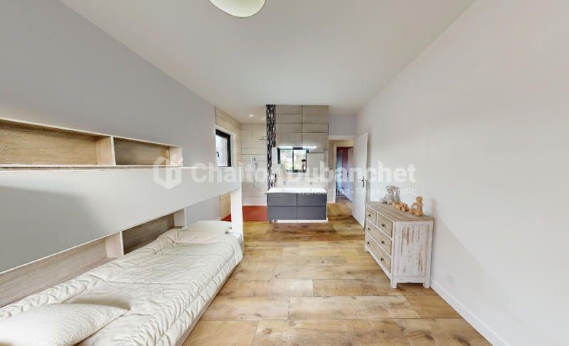 Maison - 245 m² - 9 pièces