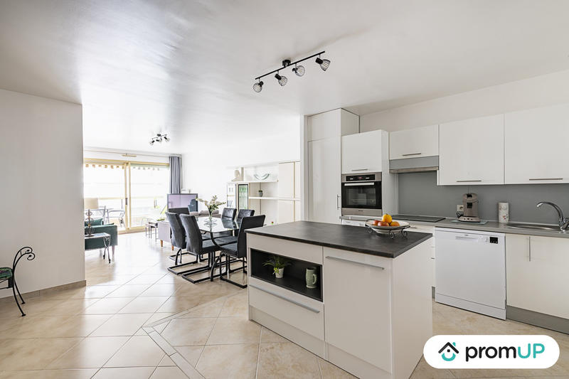 Appartement - 93 m² - 4 pièces