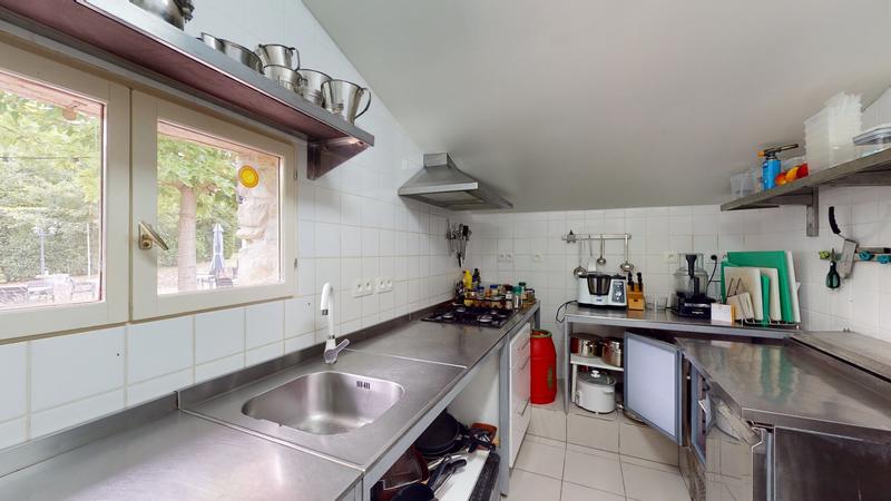 Propriété - 450 m² - 18 pièces