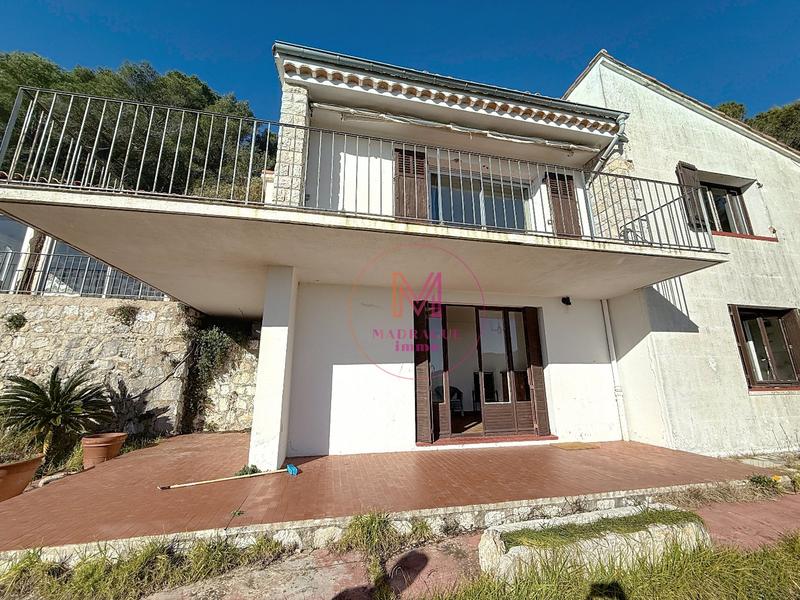 Maison - 186 m² - 6 pièces