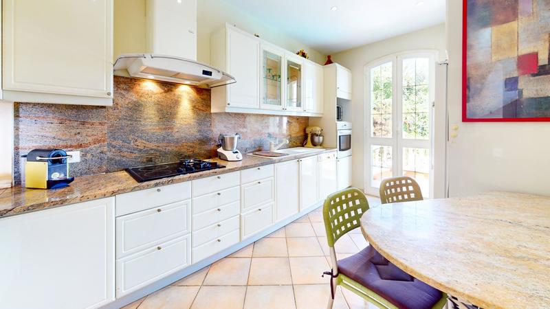 Maison - 232 m² - 8 pièces