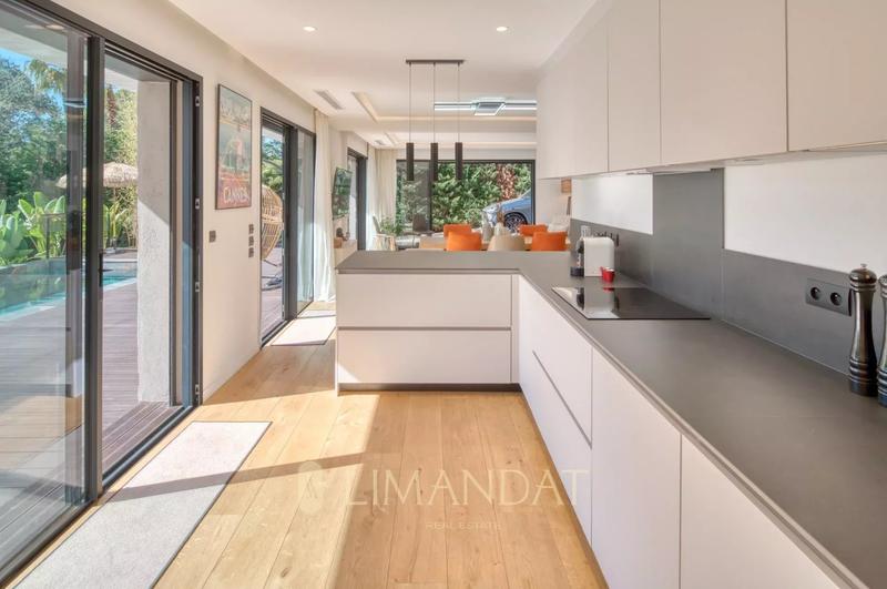 Villa - 260 m² - 8 pièces