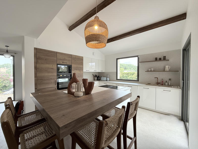 Maison - 202 m² - 6 pièces