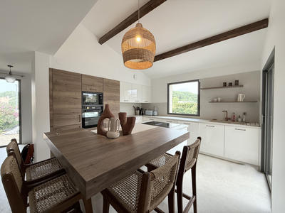 Maison - 202 m² - 6 pièces