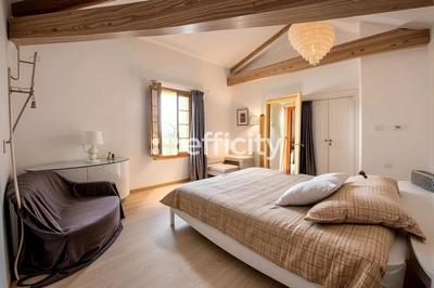 Maison - 218 m² - 6 pièces