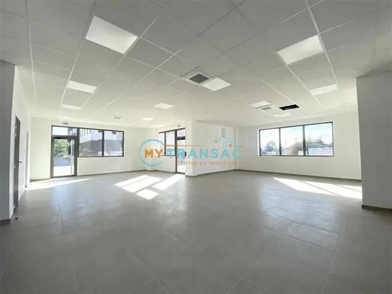 Local d'activités - 652 m²