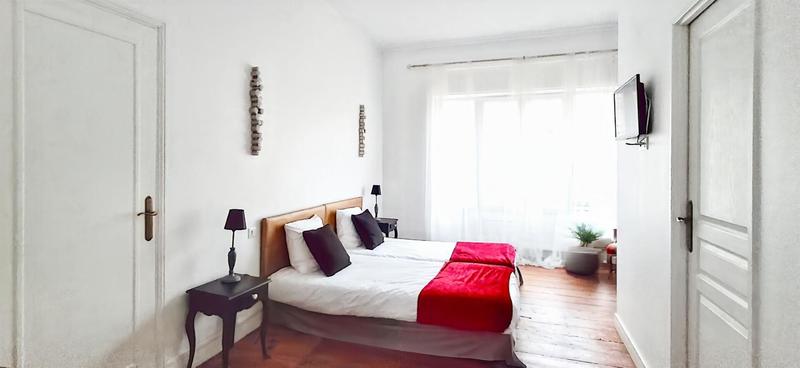 Maison - 335 m² - 8 pièces