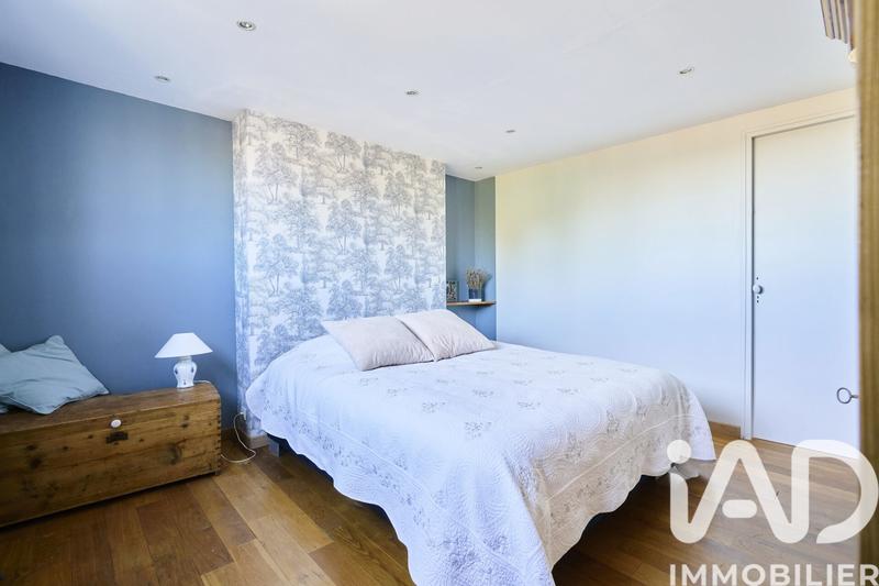 Maison - 220 m² - 8 pièces