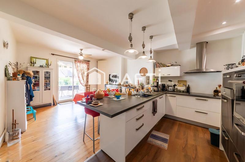 Maison - 241 m² - 5 pièces