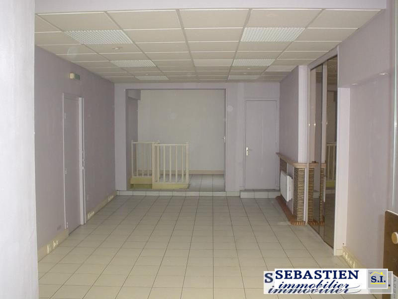 Local commercial - 76 m² - 6 pièces