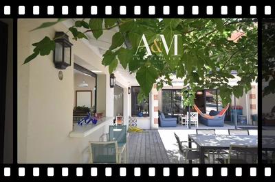 Villa - 240 m² - 10 pièces