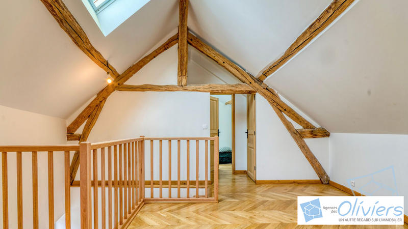 Maison - 229 m² - 9 pièces