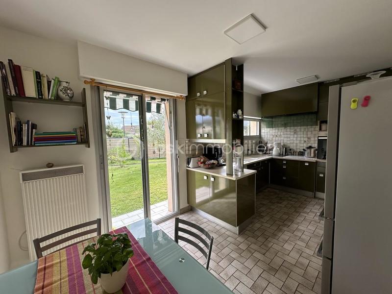 Pavillon - 200 m² - 8 pièces