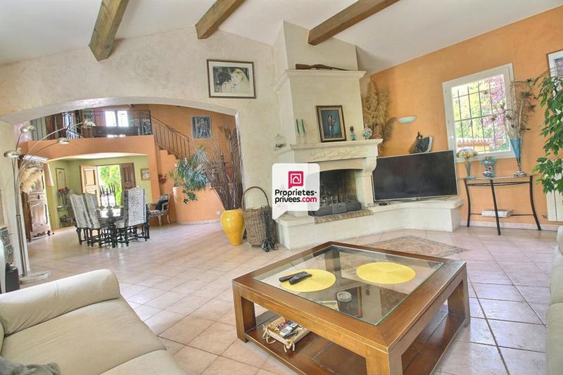 Maison - 230 m² - 8 pièces