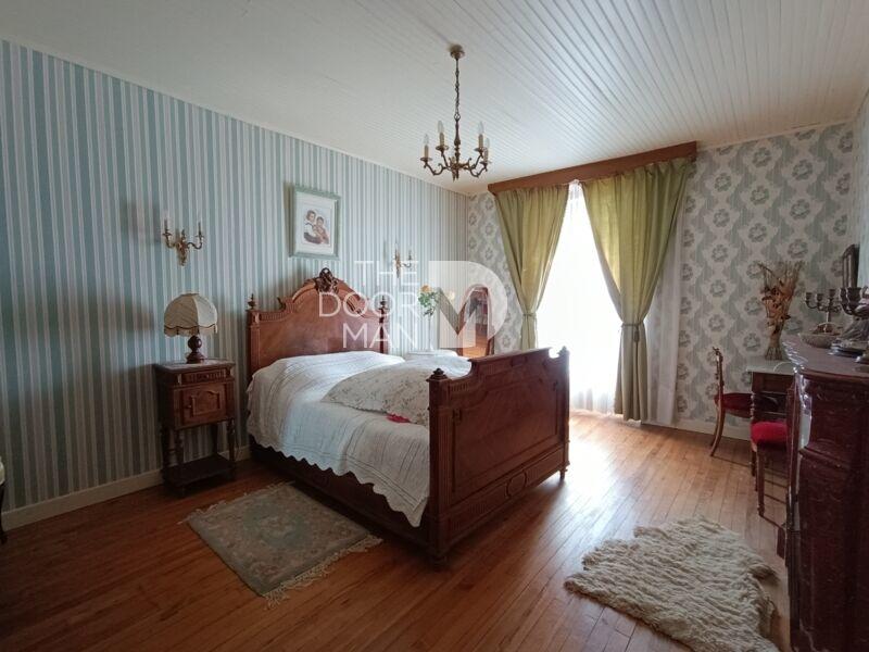 Maison - 428 m² - 8 pièces