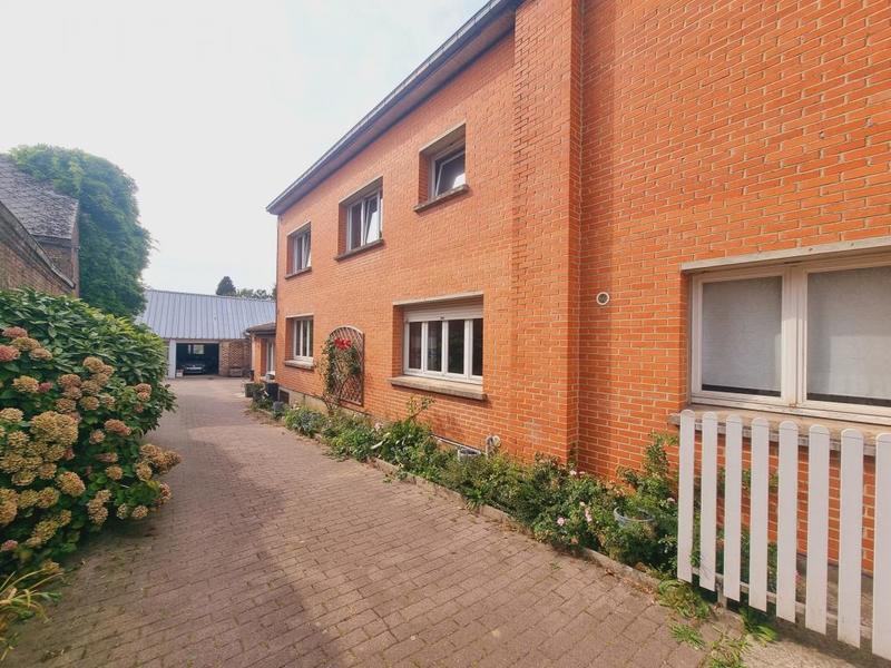 Maison - 270 m² - 10 pièces