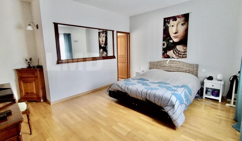 Maison - 204 m² - 7 pièces