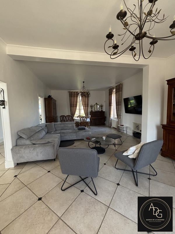 Maison - 221 m² - 9 pièces