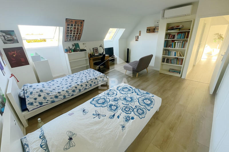 Maison - 207 m² - 9 pièces