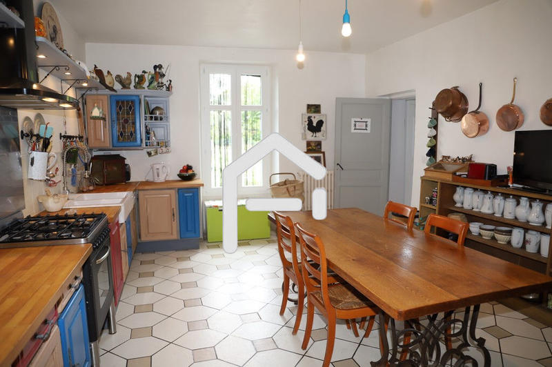 Maison - 250 m² - 7 pièces