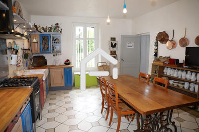 Maison - 250 m² - 7 pièces