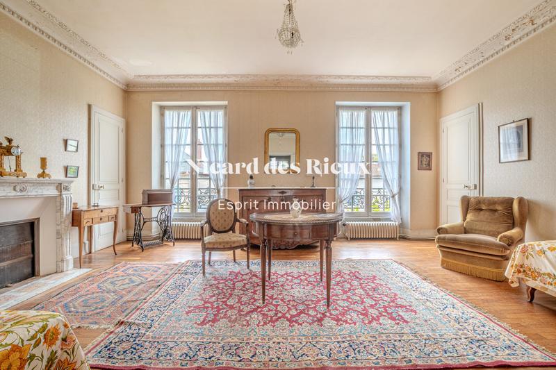 Maison - 344 m² - 12 pièces