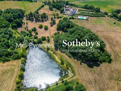 Maison de maîtres - 728 m² - 18 pièces