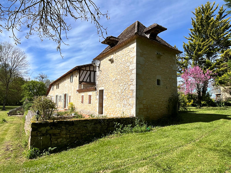 Maison - 430 m² - 18 pièces