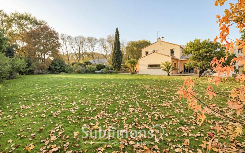 Maison traditionnelle - 246 m² - 8 pièces